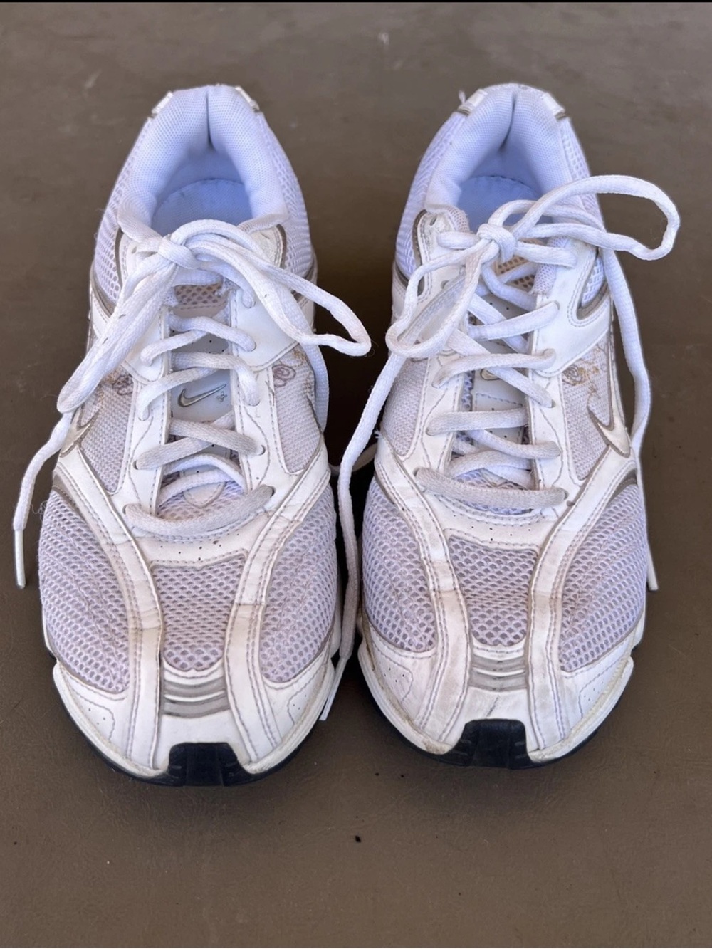 Nike White Floral Embroidered Running Shoes Gym Women’s 7.5 (316040-101) *FLAW*